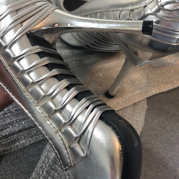Pointy toed metallic silver wrapped heels - Picture 2 of 6